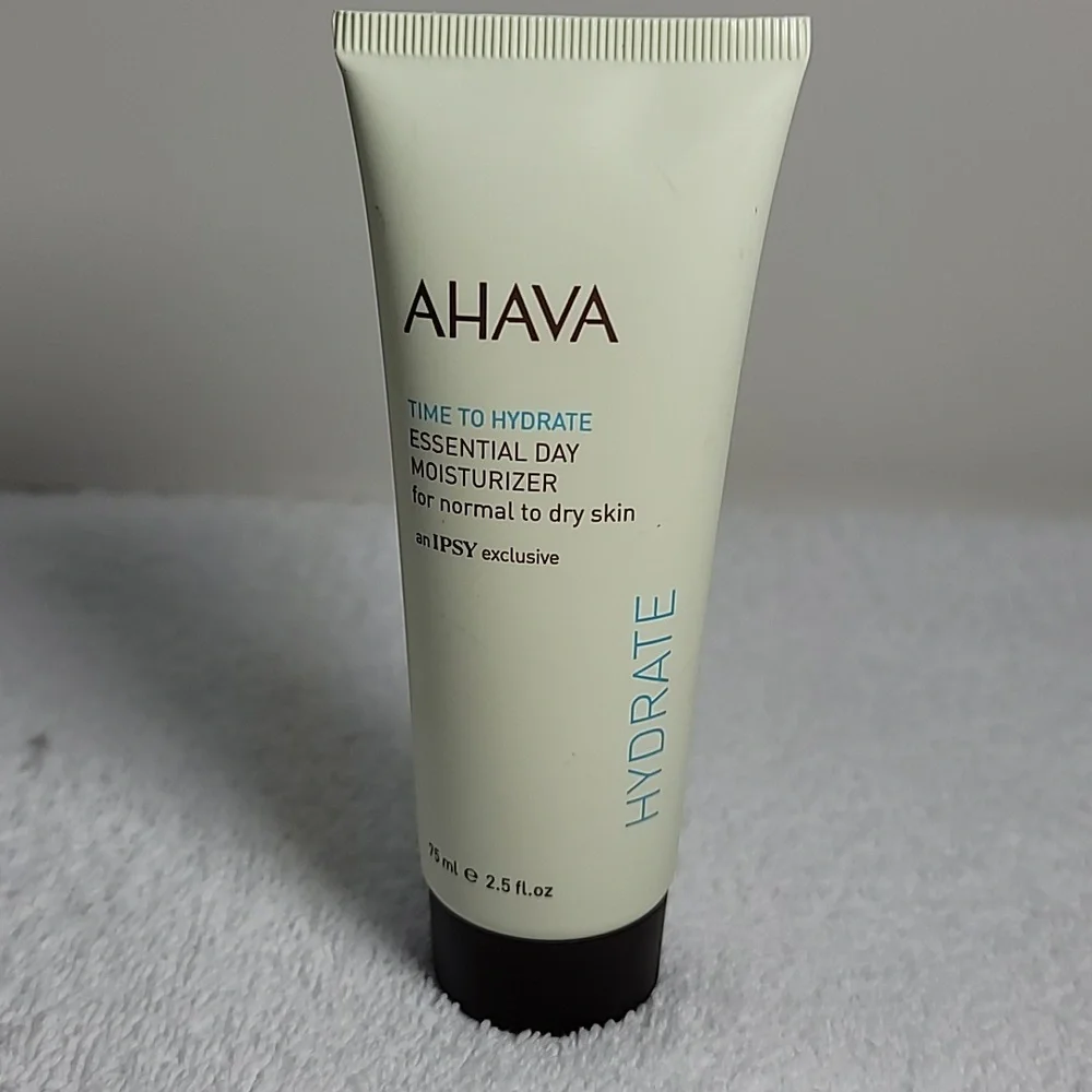 A lot of beauty products! - Picture 5 of 10